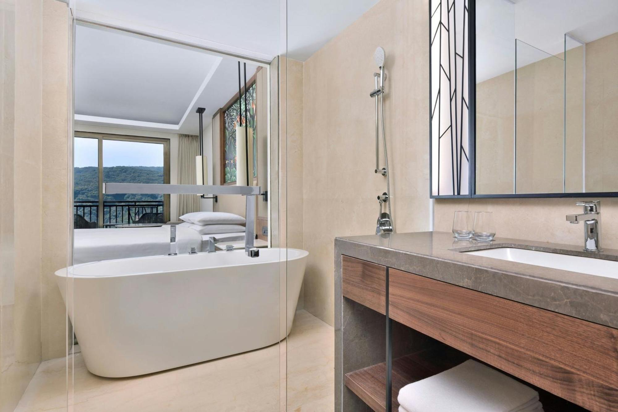 Courtyard By Marriott Mahabaleshwar Hotel Ngoại thất bức ảnh